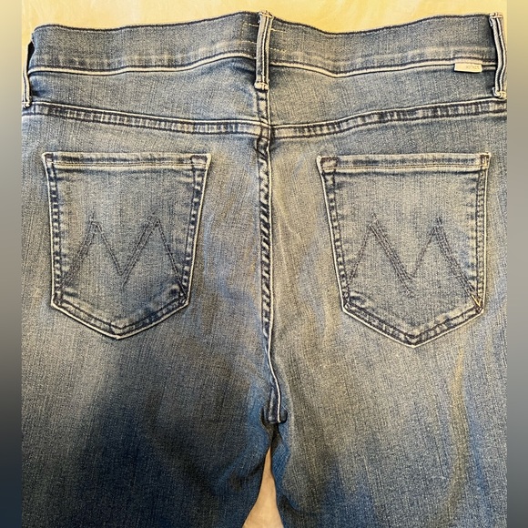 MOTHER Weekender Fray Jeans - 32 - Picture 7 of 11